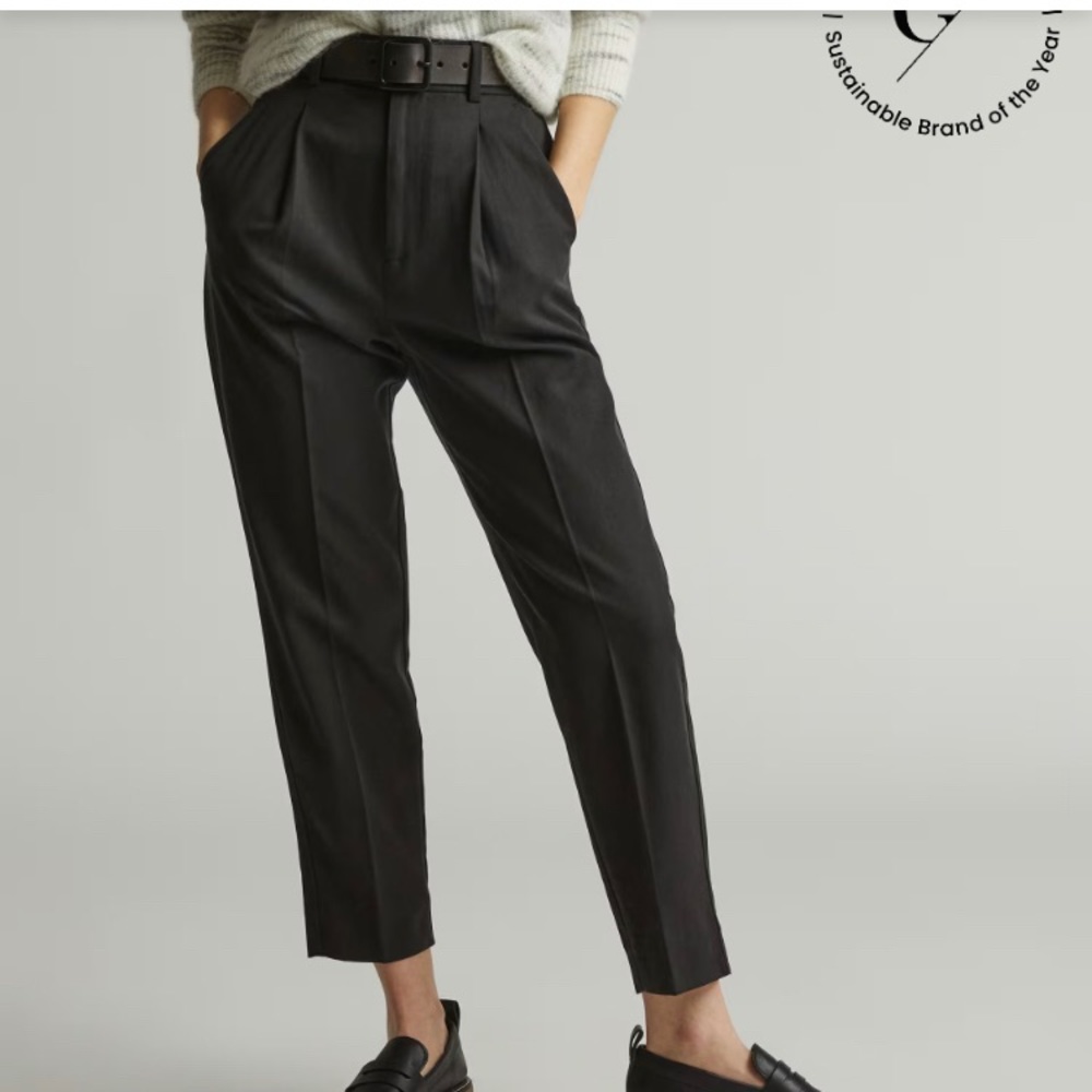 Everlane black TENCEL Way-High Taper Pant